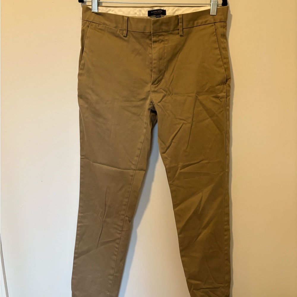 Banana Republic Men's Khaki Chino Pants